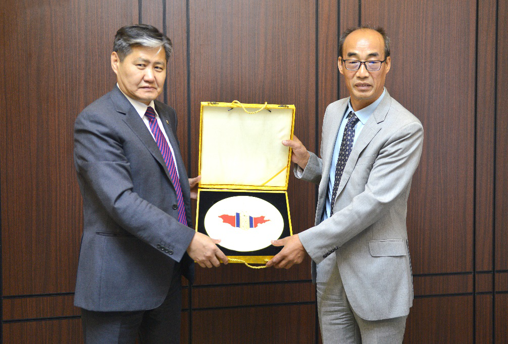 Mongolia and APFNet strengthen cooperation on forest restoration