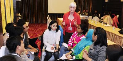 参会代表分组讨论中